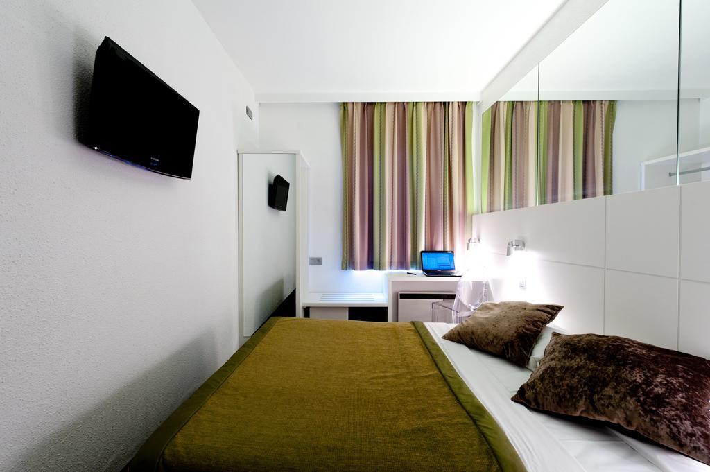 Hotel Expo Jette Стая снимка